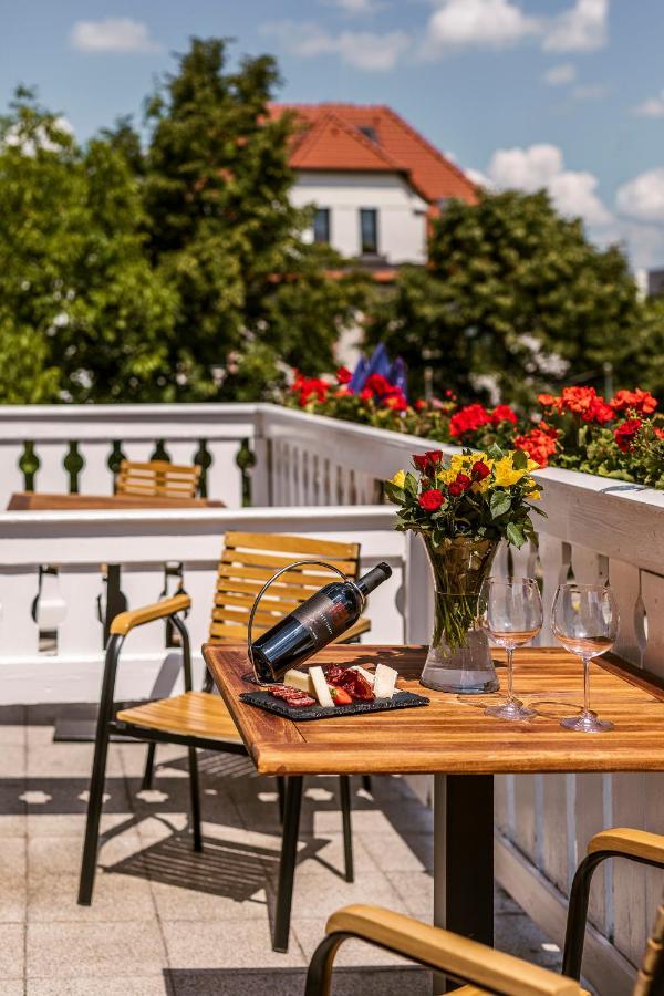 Prague Hotel Carl Inn Restaurant & Free Parking Exterior photo